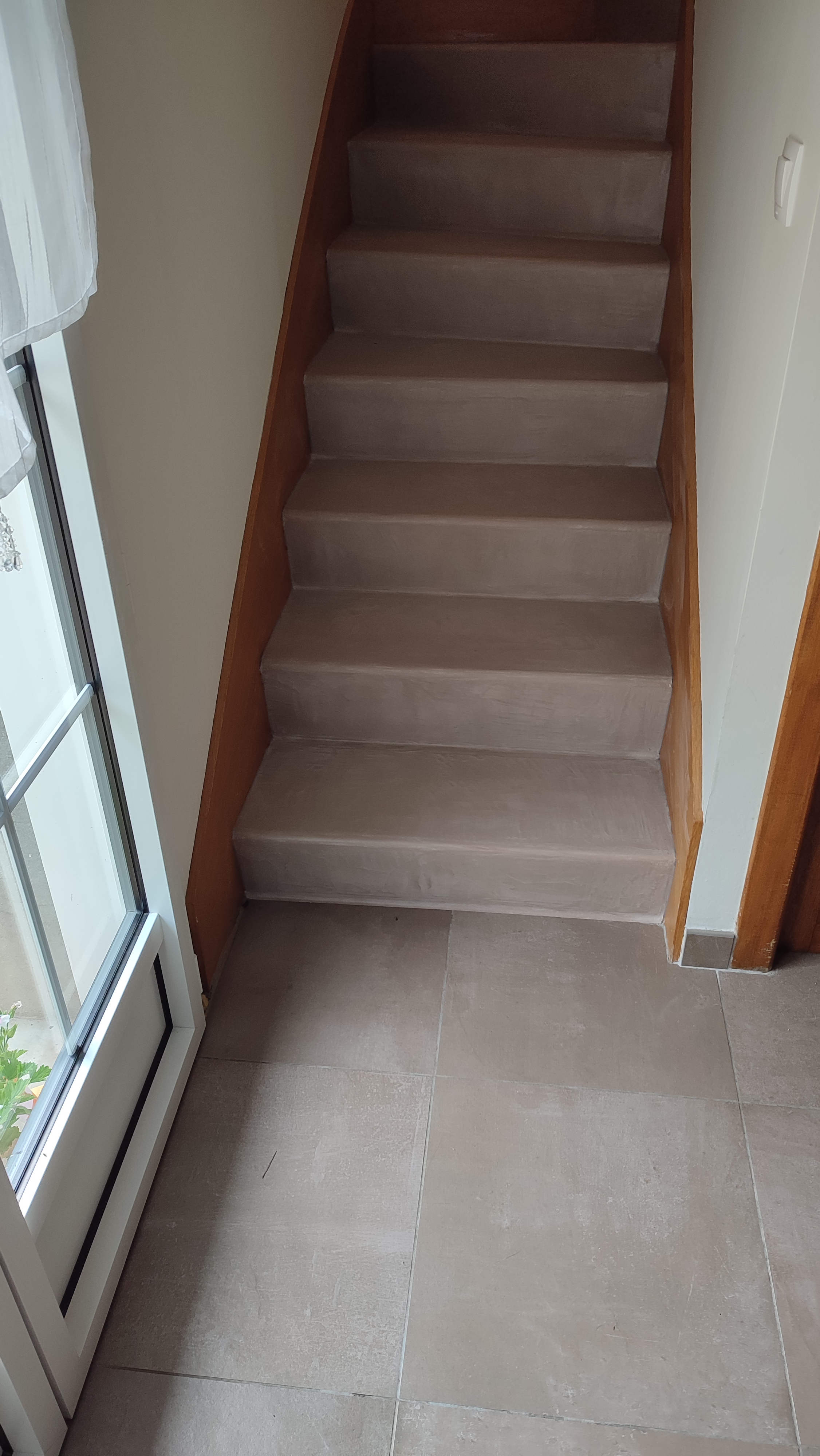 Le palier et la volée d’escalier forment un ensemble cohérent.